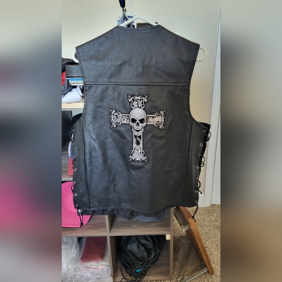 Black Leather Riding Vest - Picture 5 of 6